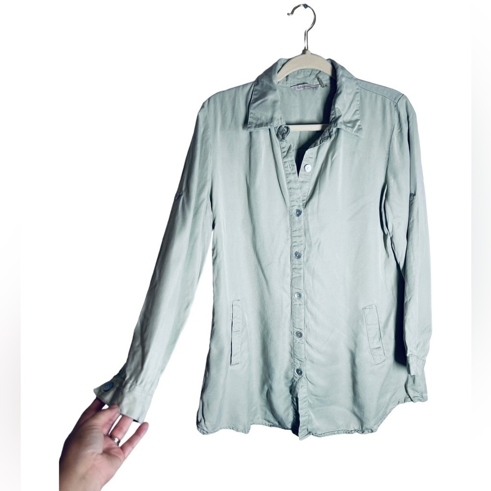 Soft Surroundings button down shirt with pockets